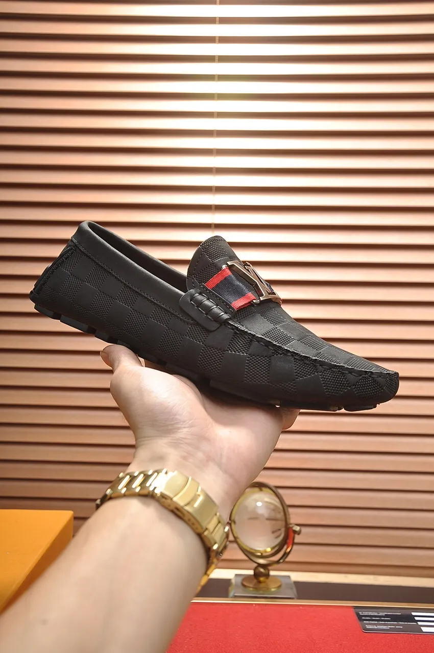 Men's men's shoes 💰420💶 [LV Doudou shoes] (water-dyed cowhide lining) new model is on the market, available on the official website. The new Doudou shoes are processed into single-color materials, and the uppers are made of imported horsehide leather. The body of the shoe is fully hemmed with mark thread, and is lined with imported original cowhide leather. The elegant shoe shape is super suitable for all-matching, and the size is 38-44.